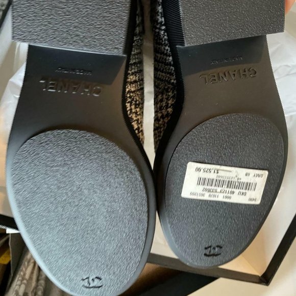 CHANEL 20B Tweed Fabric Cap Toe Pearl Lace Up Ankle Bootie Boots Shoes - Picture 11 of 13